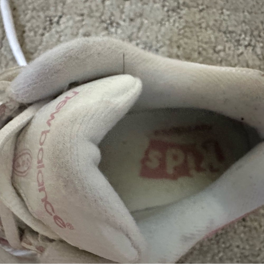 New Balance Girls Tennis Shoes.White&Pink- size 13 1/2 kids- non-marking sole. - Picture 5 of 8